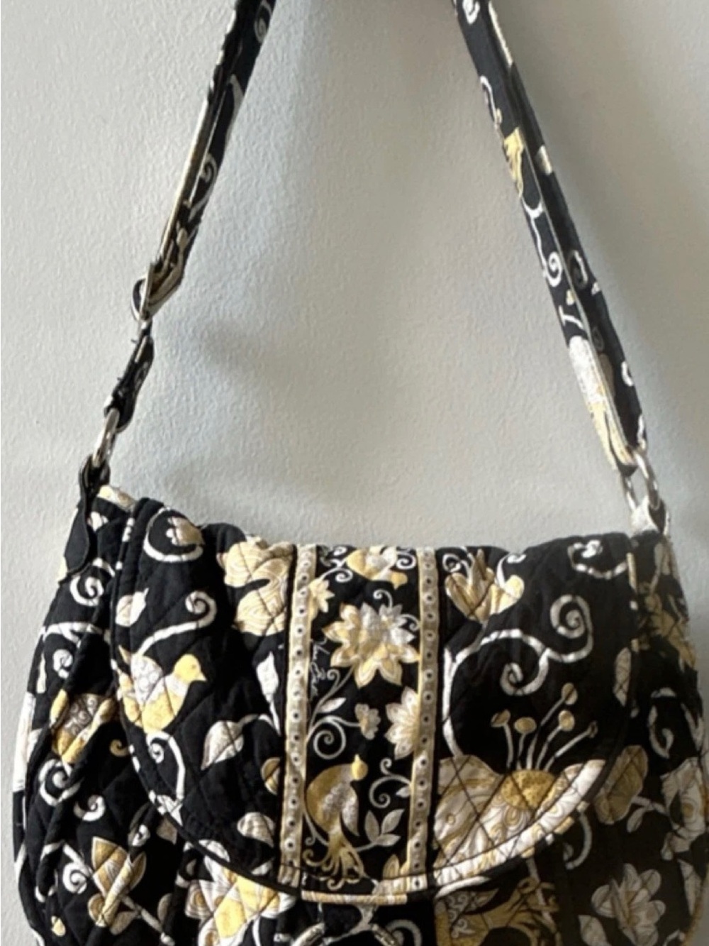 Vera Bradley Yellow Bird Shoulder Bag Black Gold White Buckle magnet closure